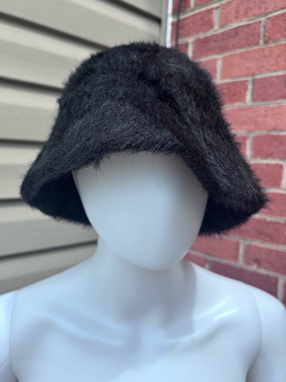 FOREVER 21 BLACK EYELASH FUZZY BUCKET HAT